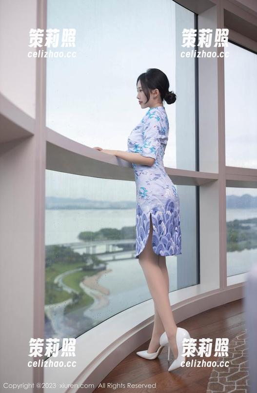秀人网-糯美子Mini 秀人网 - 这次更新的海边套图,糯美子Mini就像一株生长在沙滩上的小花,清新又舒服。