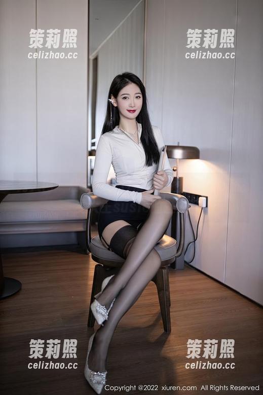 秀人网-雯大王susie 秀人网 - 秘书打工日常,美图不小心流露雯大王susie的魅力