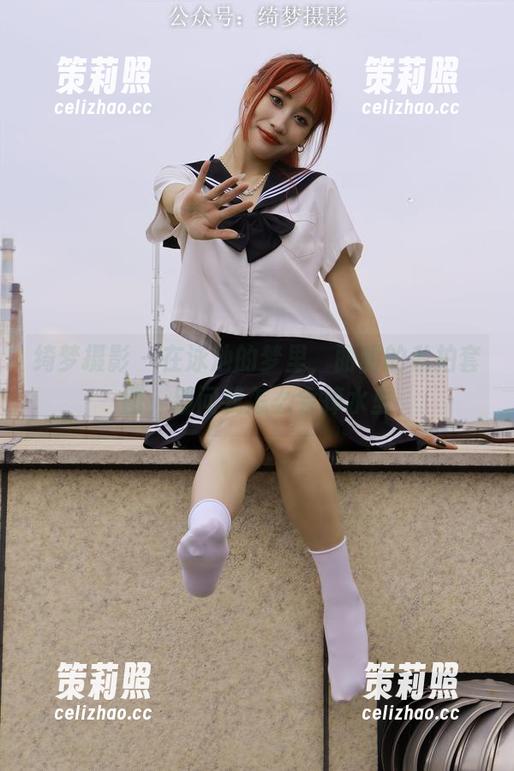 绮梦摄影 - 在泳池的梦里，丽丽的私拍套图，别问我怎么会掉水里