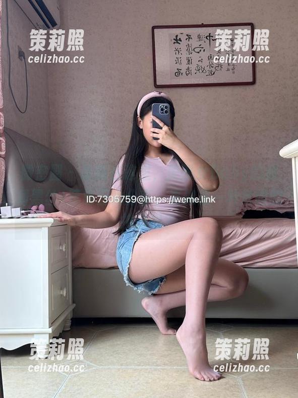 微密圈 - 最新在这里，美邵女Baby的超薄黑丝+蓝色三角分享，更像是一种低调的挑逗呢？