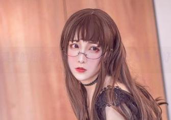 翎柒菜菜的短裤合集，你信不信我盯着瞧了好久。