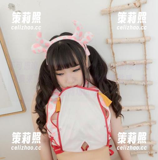 不可思议，胡桃猫Kurumineko的美脚写真集来了！下载显示真实的稳定性感，无需去商场试鞋。