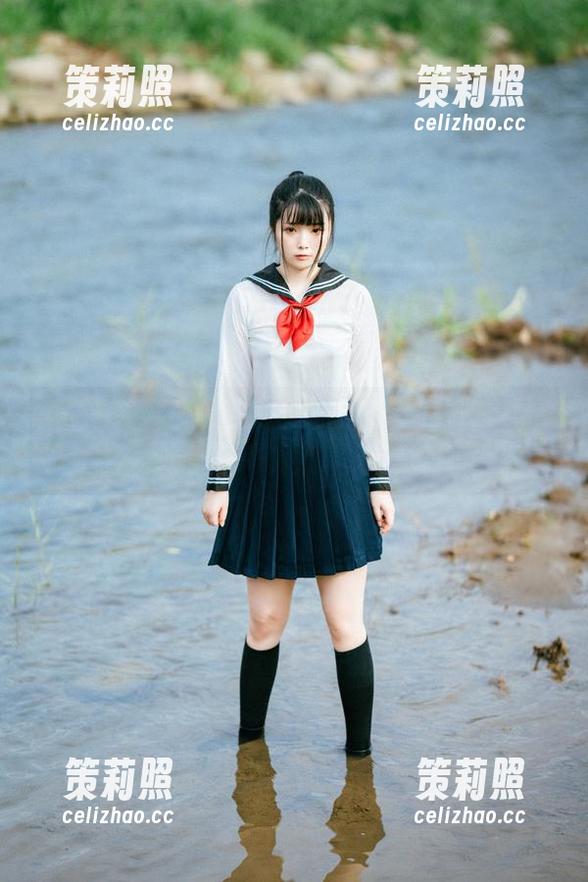 落落Raku与她的花嫁：一场你无法抗拒的写真游戏。