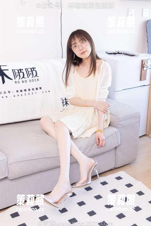 袜啵啵 - 稚予与短裤的完美组合，缤纷美图等着你下载哦！