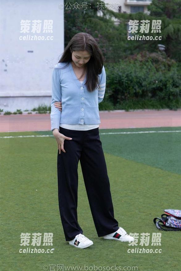 袜啵啵 - 糯米的吊带最新写真集，谁说只能是‘米’？这里可是‘吊’得动！
