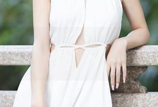语画界 – 套图来个汉堡加甘愿，王馨瑶yanni体操服穿出不一样的风情。