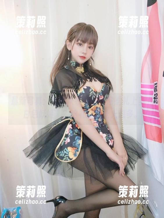 最新写真：过期米线线喵要在婚礼上当“白色妖姬”？这礼服真让人想多。