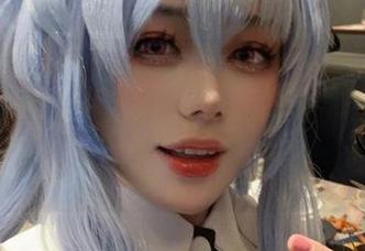 “原图直击！阿九从不咕咕与她的美腿，邂逅无数眼神”我想，我也变成某个眼神了。