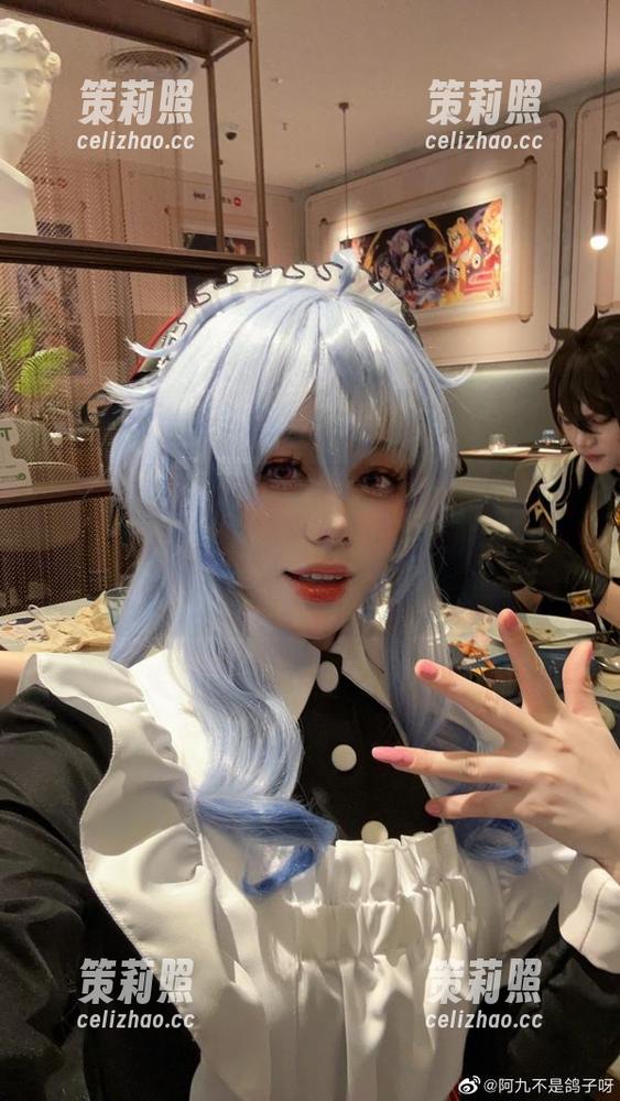 “原图直击！阿九从不咕咕与她的美腿，邂逅无数眼神”我想，我也变成某个眼神了。