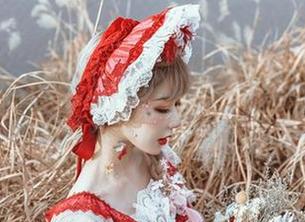 说实话，阿包也是兔娘的lolita红裙资源让我的审美标准直线上升。