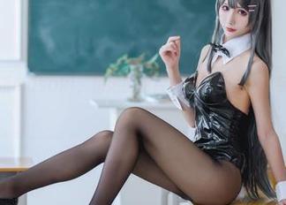 泳池里的雅祈masaki，精选的图片颠覆你懂的…总有种浮动的姿态。