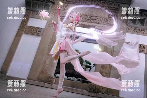 露儿大魔王比基尼美图，看了之后只想感叹：谁才是海的主宰