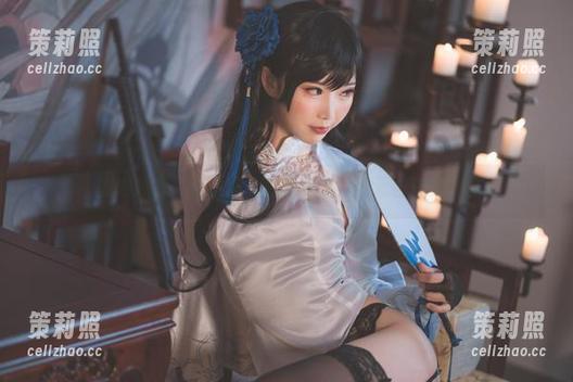 幽幽独行，面饼仙儿的黑白作品与无圣光的相遇