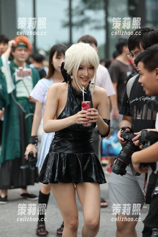 魔镜街拍 - 看这组曼曼的水手服图片，谁能抵挡住这种诱惑？下载吧