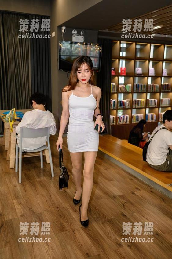 魔镜街拍 - 萌宝儿和她的高清包臀裙：商业广场哈哈镜的日常，图包让你意外再意外！