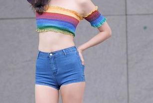 魔镜街拍：分享那个女人，沉醉在她的气场中